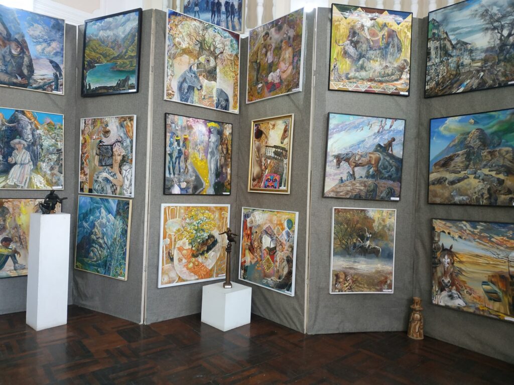 Выставка художников из Оша